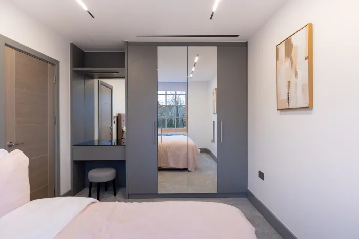Built-in Desks — High Street Kensington