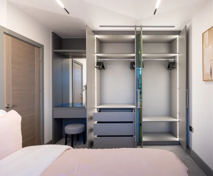 Built-in Desks — High Street Kensington